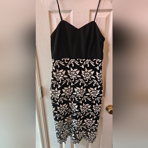 J.O.A. Los Angeles-Bloomingdale NWT Black & White Floral Strapless Dress-Size M - Picture 2 of 10